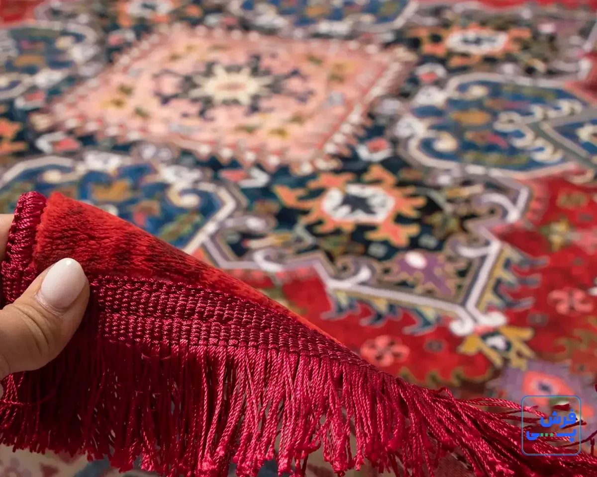 t1089-6.webp خرید قسطی | فرش ابریشم ماشینی T1089 لاکی حاشیه آبی